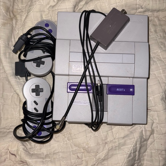 Nintendo Super SNES Classic Edition Game Console with 2 controllers & 8 Games
